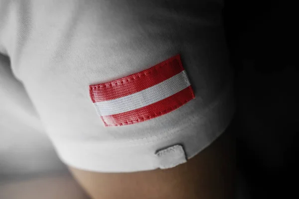 Patch av Tysklands flagga på en vit t-shirt — Stockfoto