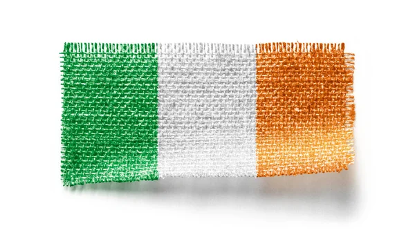 Bandera de Irlanda sobre un trozo de tela sobre un fondo blanco — Foto de Stock