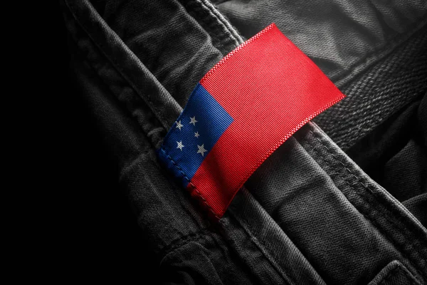 Tag su abiti scuri sotto forma di bandiera delle Samoa — Foto Stock