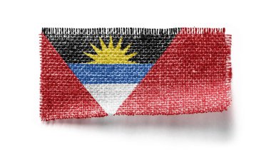 Antigua ve Barbuda bayrağı beyaz arkaplanda bir parça kumaş üzerinde