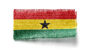 Beyaz arka planda bir kumaş parçasında Gana bayrağı