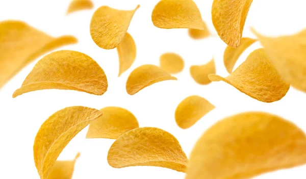 Patatas fritas levitan sobre un fondo blanco —  Fotos de Stock