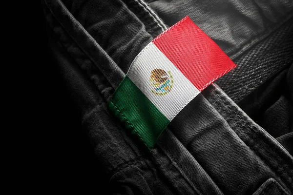 Etiqueta en ropa oscura en la forma de la bandera de México —  Fotos de Stock