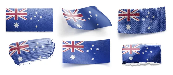 Pequeñas banderas nacionales de Australia sobre un fondo oscuro — Foto de Stock