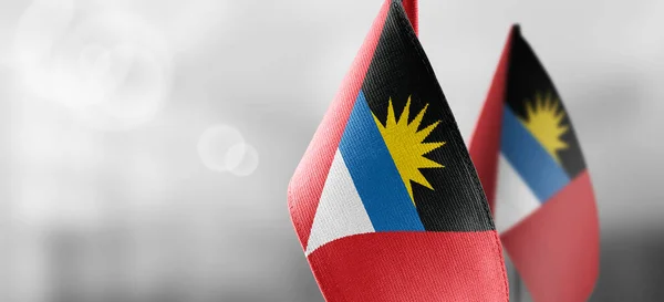 Bendera nasional Antigua dan Barbuda pada kain gelap — Stok Foto