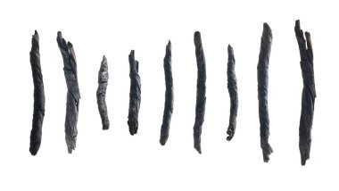 Kuding çayının kurumuş yaprakları. Beyaz bir arkaplanda izole edilmiş