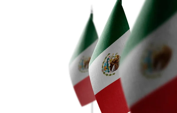 Kleine nationale vlaggen van Mexico op een witte achtergrond — Stockfoto