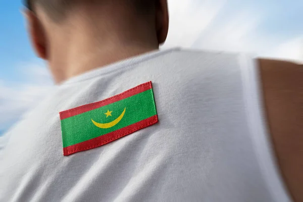 La bandera nacional de Mauritania sobre los atletas — Foto de Stock