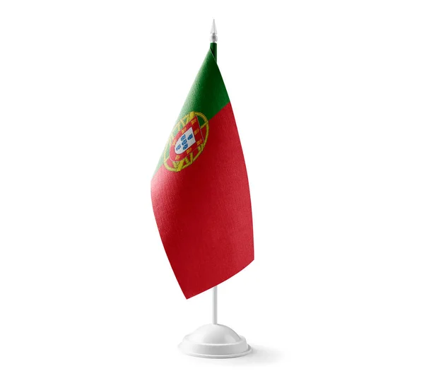 Pequena bandeira nacional do Portugal sobre fundo branco — Fotografia de Stock