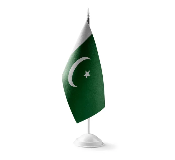 Bandera nacional pequeña de Pakistán sobre un fondo blanco — Foto de Stock