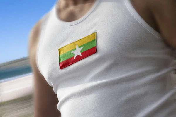 선수들의 가슴에 새겨진 미얀마 국기 — 스톡 사진