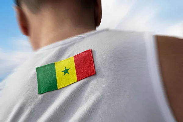 Szenegál nemzeti zászlaja a sportolók hátán — Stock Fotó