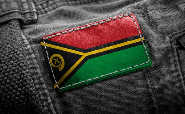 Etiqueta en la ropa oscura en forma de la bandera de la Vanuatu —  Fotos de Stock