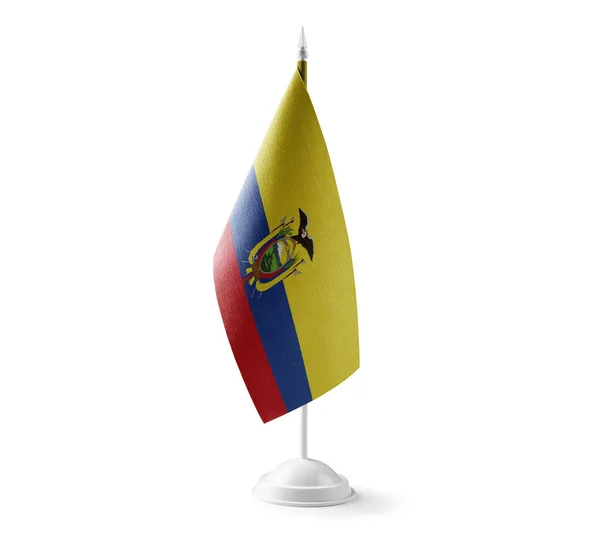 Malá národní vlajka Ekvádoru na bílém pozadí — Stock fotografie