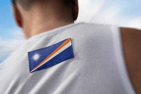 The national flag of Marshall Islands on the athletes back — Stock Photo, Image