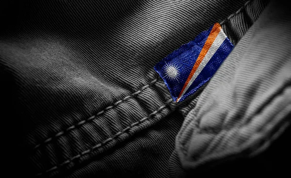 Marshall Adaları bayrağı şeklinde koyu renk giysiler giyin. — Stok fotoğraf