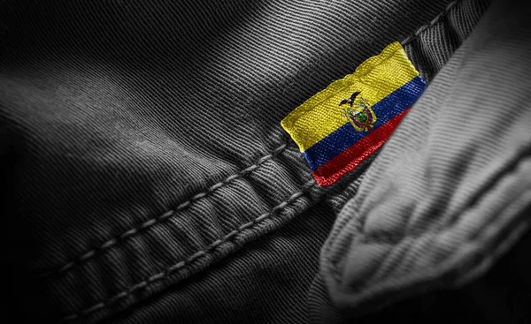 Tag su abiti scuri sotto forma di bandiera dell'Ecuador — Foto Stock