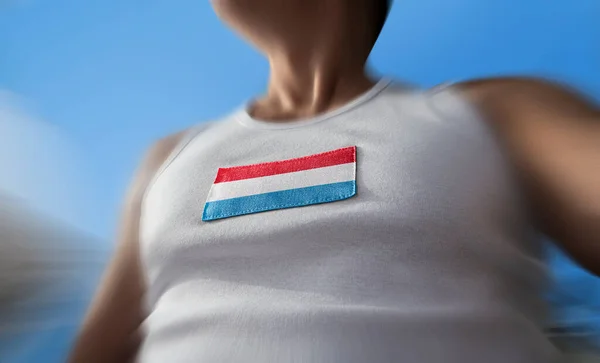 De nationale vlag van Luxemburg op de borst van de atleten — Stockfoto