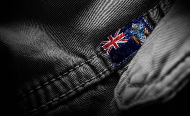 Koyu renk elbiseleri Tristan da Cunha bayrağı şeklinde etiketle.