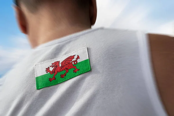 Bandeira nacional do País de Gales nas costas dos atletas — Fotografia de Stock