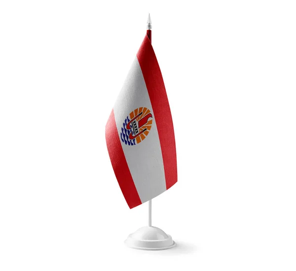 Pequena bandeira nacional da Polinésia Francesa sobre um fundo branco — Fotografia de Stock