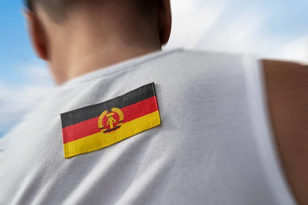 Nationell flagga DDR på idrottarna tillbaka — Stockfoto