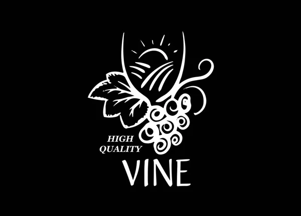 Vektorové logo nakreslené ručně. Krajina vinic přes sklenici vína — Stockový vektor