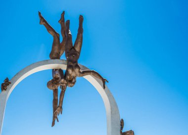 Pitsunda 'daki dalgıç heykeli, Abhazya Cumhuriyeti. Açık güneşli gün 13 Mayıs 2021