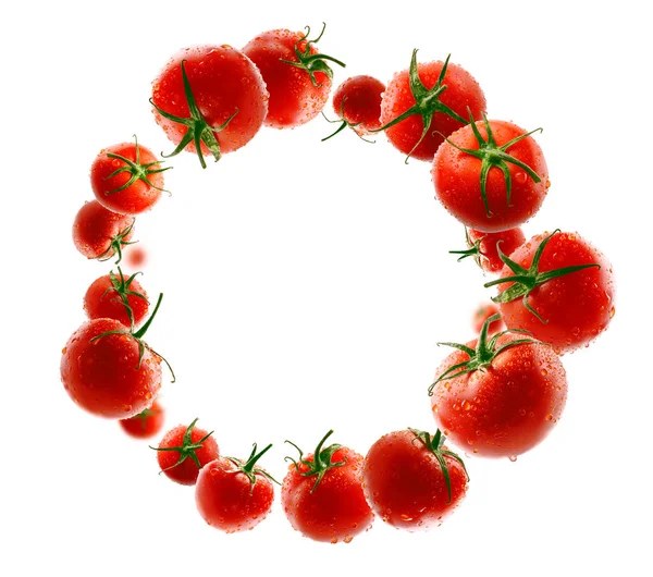 Los tomates rojos levitan sobre un fondo blanco —  Fotos de Stock
