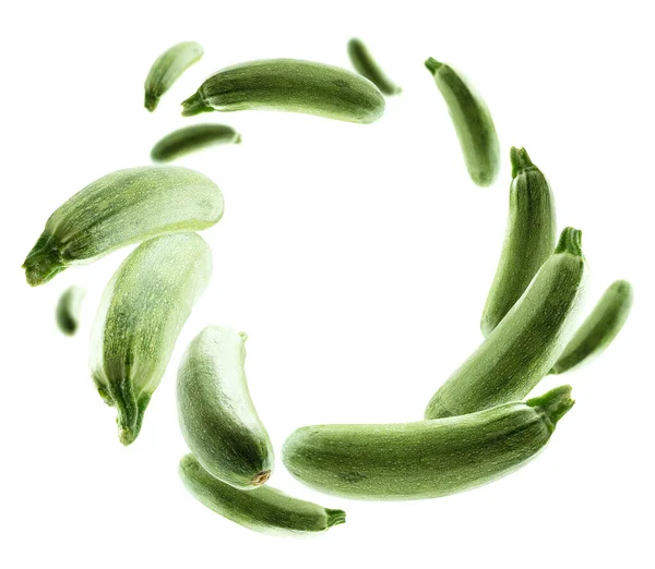 Levitar el calabacín verde sobre un fondo blanco —  Fotos de Stock