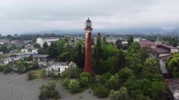 Den gamla fyren i staden Sukhum i republiken Abchazien. — Stockvideo