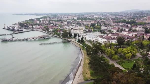 The embankment of the city of Sukhum in the Republic of Abkhazia. — Stock Video