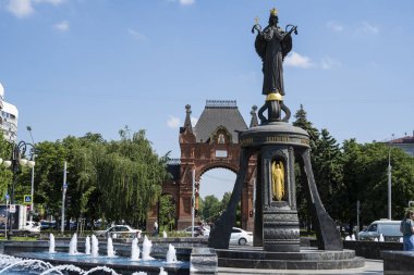 Rusya 'nın Krasnodar kentindeki St. Catherines Çeşmesi. 24 Mayıs 2021 'de güneşli bir gün