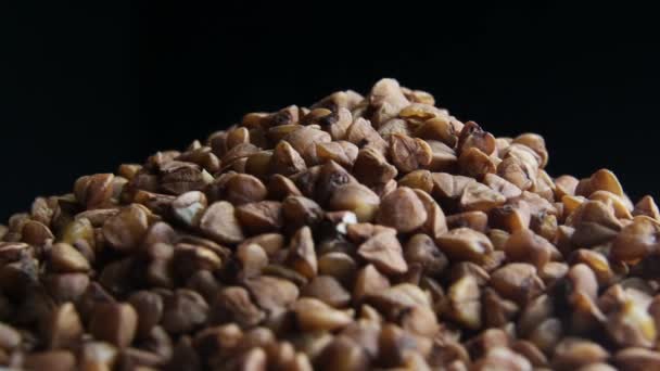 Buckwheat groats close-up perlahan berputar — Stok Video
