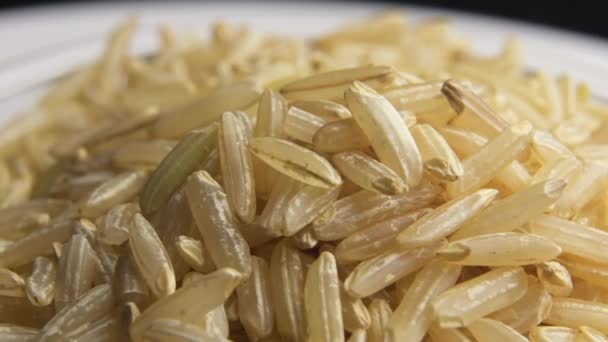 Bílá rýže se otáčí v kruhu — Stock video