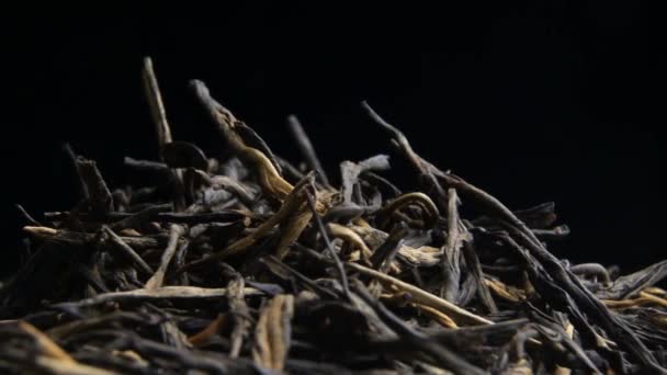 Pétalos de té cerca girar lentamente — Vídeo de stock