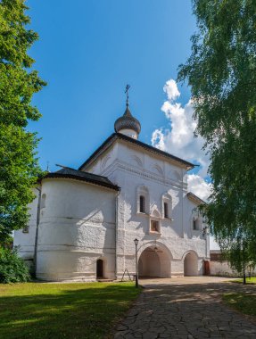Suzdal, Rusya. Aziz Euthymius 'un Kurtarıcı Manastırı' nın sınırında bulunan kilisenin duyurusu..