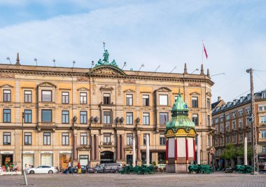 Kopenhag, Danimarka - 26 Haziran 2019: The King 's New Square (Kongens Nytorv).