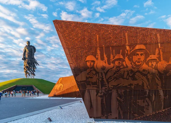 Rzhev, Rusya - 20 Ağustos 2020: The Rzhev Memorial to the Soviet Soldier Tver Oblast. Büyük Vatanseverlik Savaşı 'ndaki zaferin 75. yıldönümü için kuruldu..