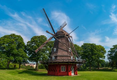 Kopenhag, Danimarka. Yaz günü Kastellet 'teki Yel Değirmeni Manzarası.