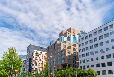 Oslo, Norveç - 24 Haziran 2019: Norveç 'in yeni Barkod bölgesindeki modern binaların manzarası.