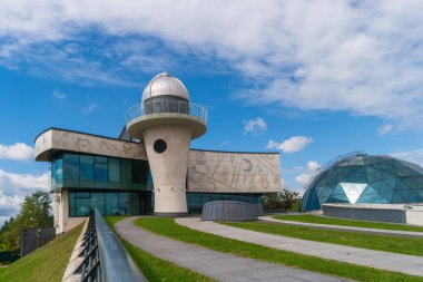 Yaroslavl, Rusya - 15 Ağustos 2020: Valentina Tereshkova 'nın adını taşıyan Kültür ve Eğitim Merkezi.