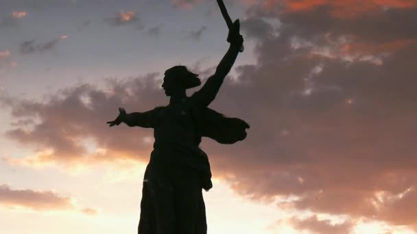 Volgograd Russia August 2017 Motherland Calls Reflected Water Sunset Historical — Stock Video