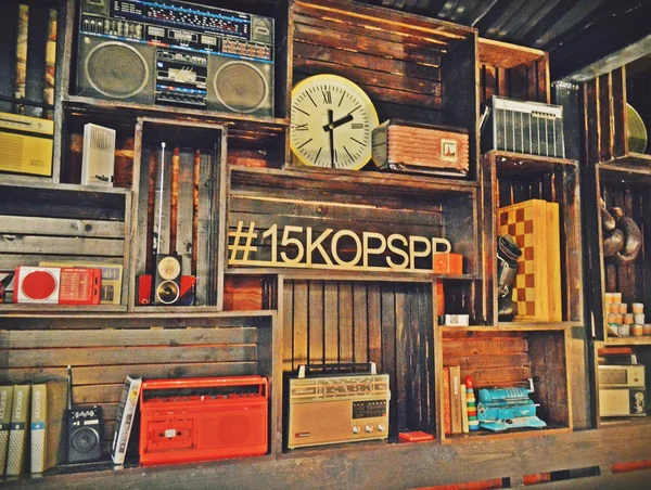 Eski şeyler raflara