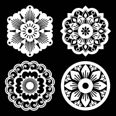 Fas retro vektör mandala tasarım koleksiyonları, dört açılış vektörü çiçekler, yapraklar ve siyah üzerine beyaz girdaplar ile Arapça desenler ayrıntılı