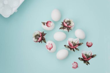 Paskalya, yumurtalar çiçeklerle süslenir, kendin yap.