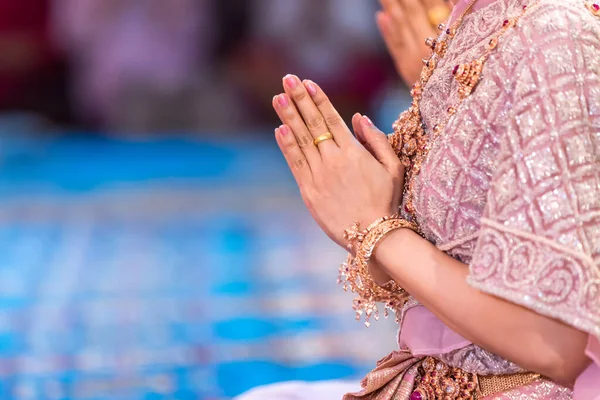 Schöne Asiatische Mädchen Respekt Zollen Und Beten Buddhismus Verehrt Buddha — Stockfoto