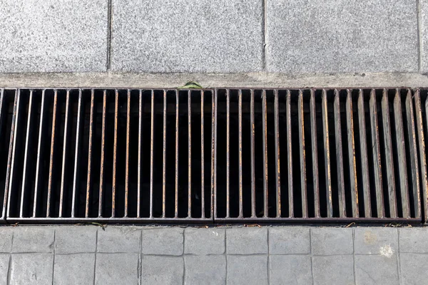 Grelha Esgoto Redor Rua Passarela Sistema Recirculação Água Tratamento Águas — Fotografia de Stock