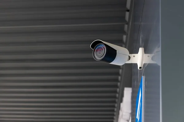 Evin Dışındaki Güvenlik Kamerası Güvenlik Kamerası Sistemi Bulanık Bir Gece — Stok fotoğraf