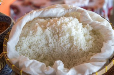 Asya yemeği, beyaz pirinç. Sade beyaz basmati pilavı pişirdim. Yasemin pilavı sıcak pilav..